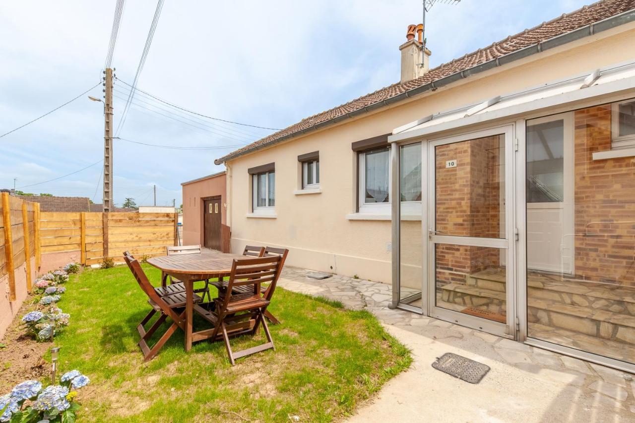 Gite Renardeau - Maison A Deux Pas Du Centre Ville Carentan Bagian luar foto
