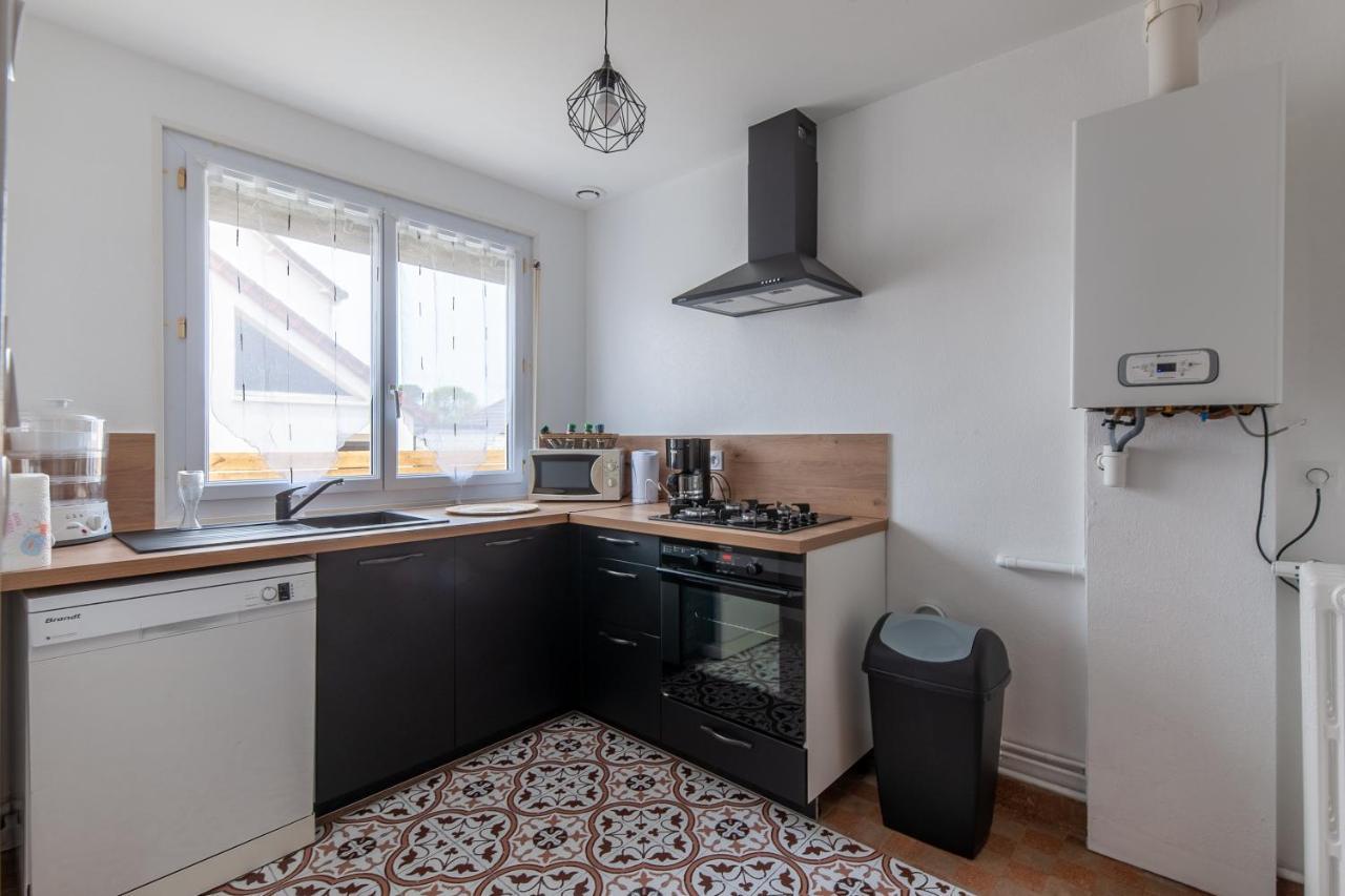 Gite Renardeau - Maison A Deux Pas Du Centre Ville Carentan Bagian luar foto